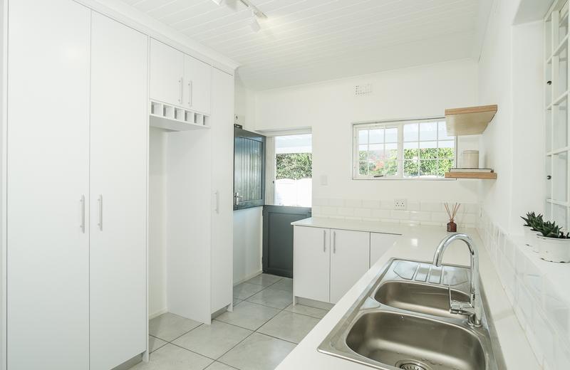 To Let 3 Bedroom Property for Rent in Meadowridge Western Cape